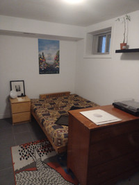 Room for rent in downtown Toronto (little Italy) $730/mo