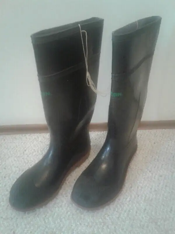 Rubber Safety Boots, ( Brand New) in Men's Shoes in Medicine Hat - Image 5