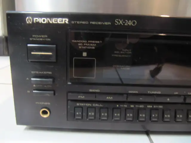 Pioneer Model SX-240 Stereo Receiver Fully Tested XCond Cir1990 in Arts & Collectibles in Mississauga / Peel Region - Image 4