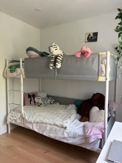 Lits superposés/ bunk beds, View more