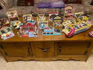 A LARGE COLLECTION OF LEGO FRIENDS KITS, COMPLETE WITH OVER 15 MANUALS, ALSO INCLUDED ARE 2 LEGO STO...