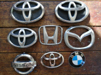 Voiture insigne logo emblème Toyota camry, yaris et corolla