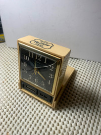 VINTAGE SABRE TRAVEL CLOCK "YELLOW CAB"