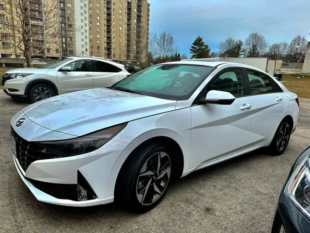 2023 Hyundai Elantra Luxury/ white leather seats/ 37000 km