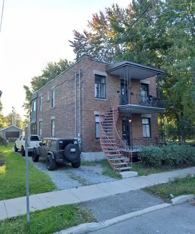 **Charming 3½ House for Rent – Steps from LaSalle Train Station*