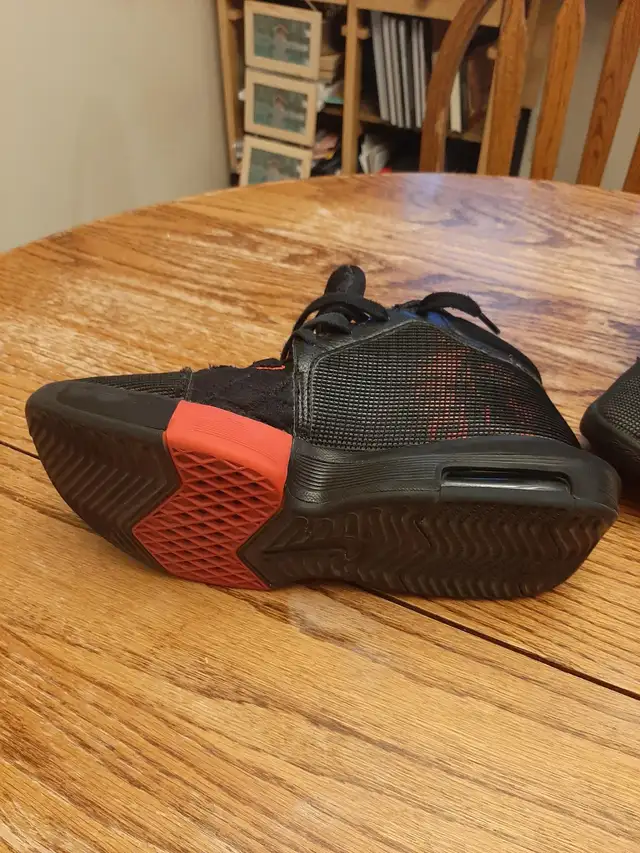 Basketball shoes size 9 in Kids & Youth in Whitehorse - Image 4