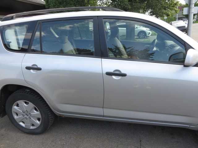 2008 Toyota RAV4 — photo 2