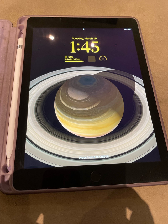 iPad 6th generation with Apple Pencil 1 dans iPad et tablettes  à Laval/Rive Nord