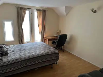Furnished room by HSC and UofW for a Christian housemate