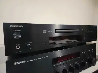 Selling an Onkyo C-7030 compact disc player in good condition. This unit delivers clear, high-qualit...