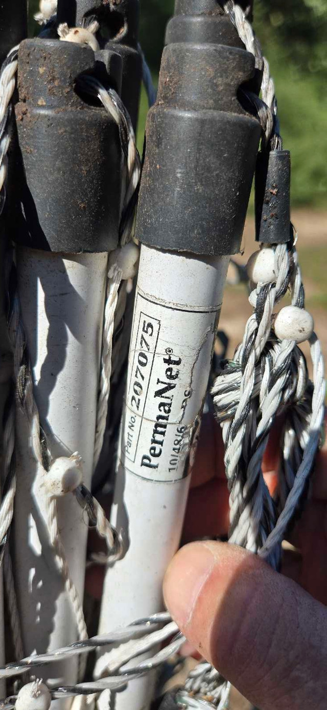 Portable electric fence (PermaNet & PoultryNet) in Livestock in Ottawa - Image 4