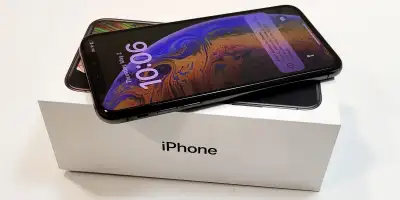 iphone XS In Excellent Condition, Unlocked, View more