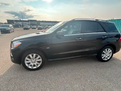2012 Mercedes Benz GLE350BT/ Diesel comes with extra set of tires package , only need new windshield...