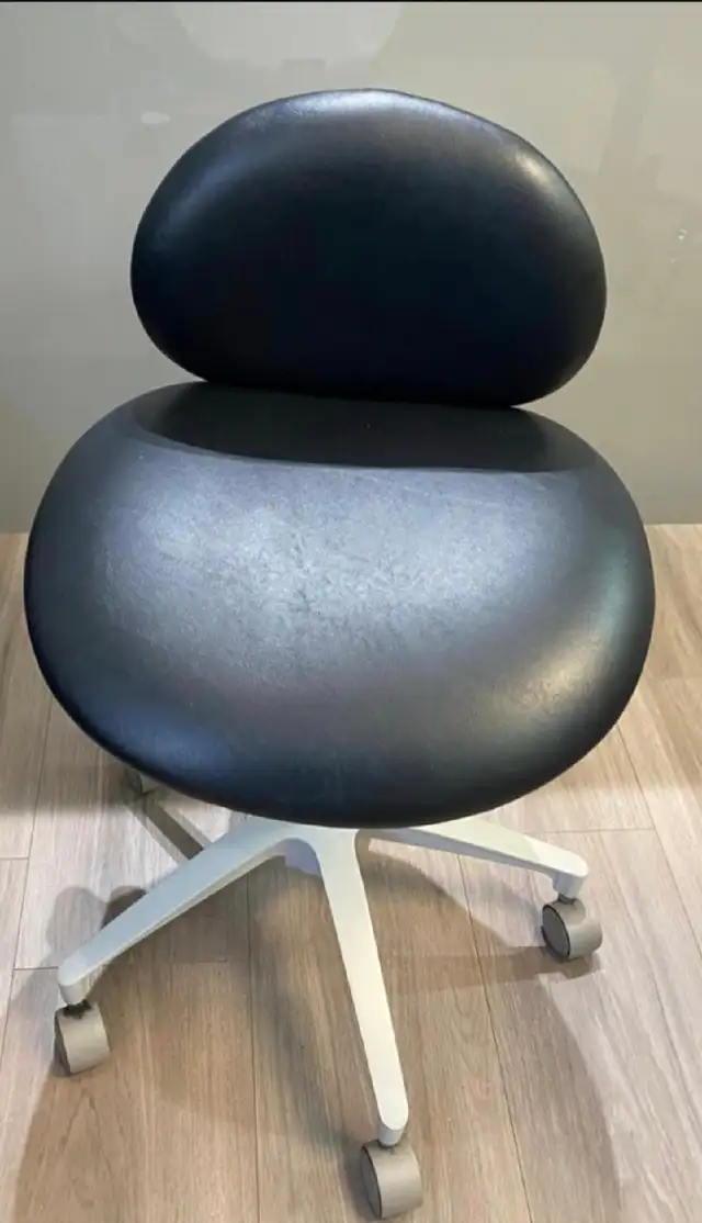 ADEC and Pelton & Crane Dental Chairs and Stools in Other Business & Industrial in Delta/Surrey/Langley - Image 4