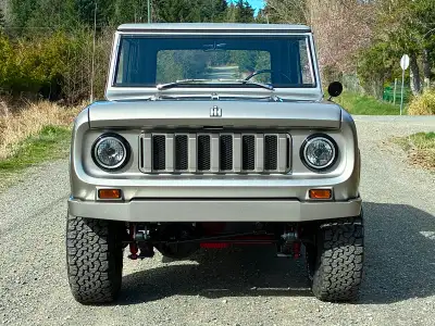 37 Miles/60 Kms on body-off frame restoration. Removable top and rear side windows. Wet sanded & pol...