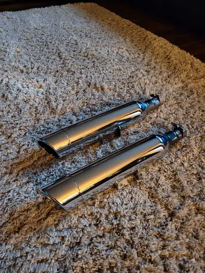 Tab performance exhaust for m8 softail. Comes with zombie baffles. Loud. Over $700 new. 400 bucks no...