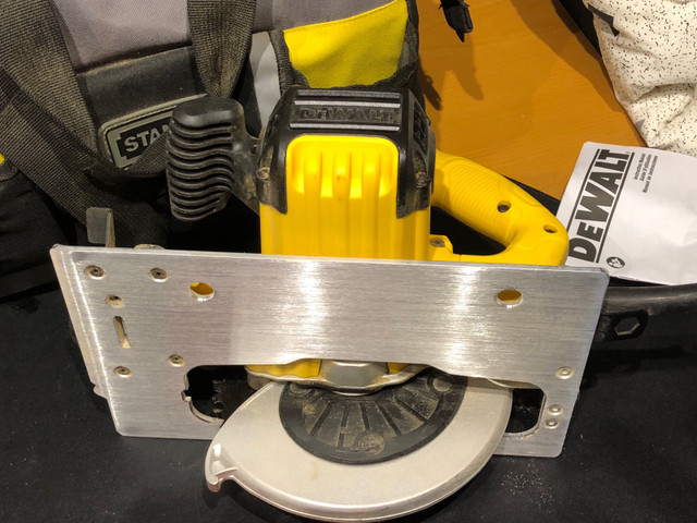 DeWalt 7 1/4” Corded Circular Saw with bag and extra blade in Power Tools in Markham / York Region - Image 3
