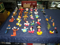 Lot de 34 Figurine Jouet Mickey Mouse Disney et + 30$ pour tout