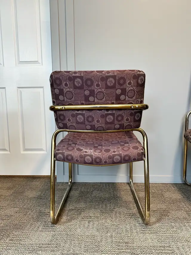 6 office chairs in metal arm rest in wood and good upholstery in Chairs & Recliners in Winnipeg - Image 4