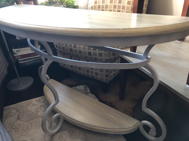 Accent table - Half moon entry / hallway table in Other Tables in Markham / York Region
