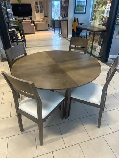 kitchen table / chairs , View more