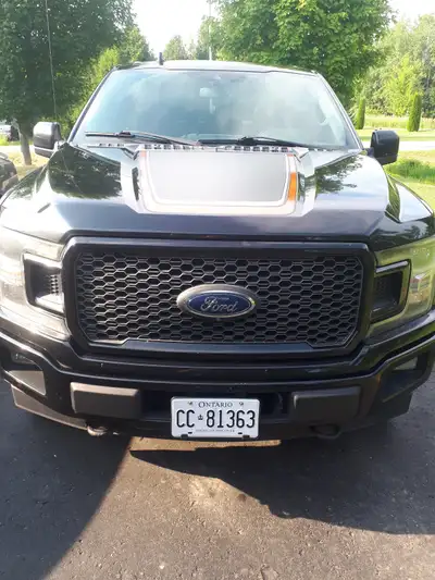 ONE OWNER HAVE ALL SERVICE RECORDS 2018 F150 LARIAT 4W/D FX4 SPORT V6 3.6 ECO-BOOST. FULLY LOAD TRUC...