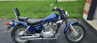 Amazing Starter Bike! 2013 Yamaha V-Star 250 with 18650km. Low c of g, predictable throttle, light w...