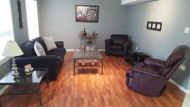 Bright walkout 2 bed 1 bath apartment in house private yard