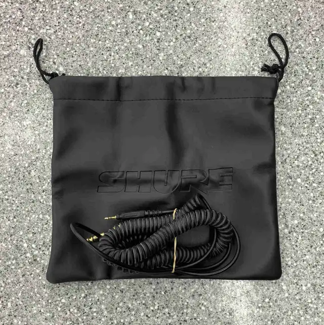 Shure SRH440 Studio Headphones in Headphones in City of Toronto - Image 4