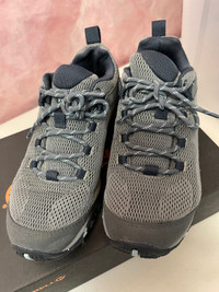 Merrell Women/Teen Hiking Shoes Size 7.5