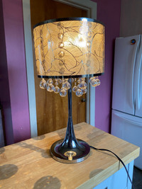 Lampe de table avec pendatifs en cristal 