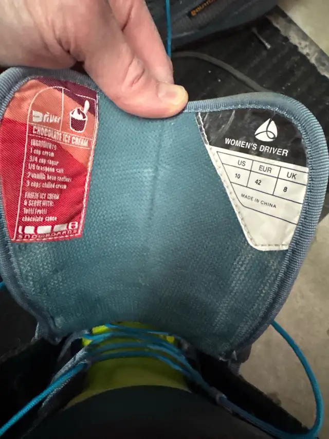 Firefly 151cm snowboard bindings boots in Snowboard in Calgary - Image 9