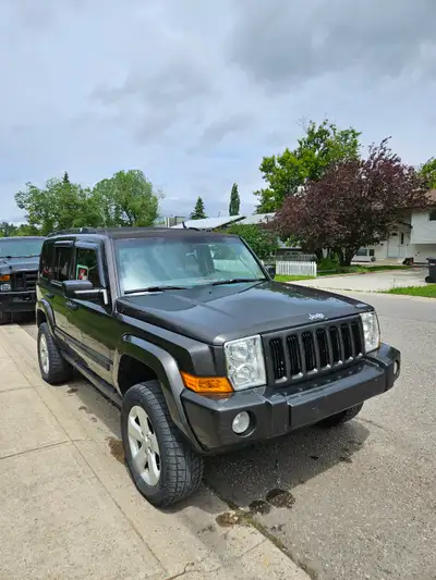 Beautiful commander up for grabs Leather, sunroof, ac, 3rd row seating Full-time awd Email me your n...