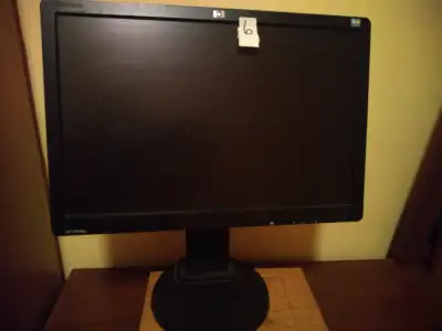Si l'annonce est encore sur le site, c'est encore disponible Il me reste un écran/moniteur d'ordinat...