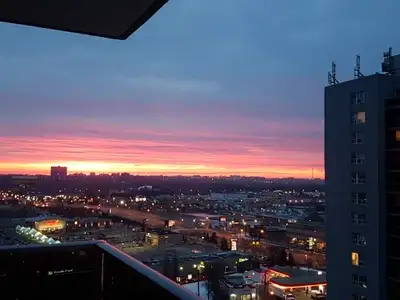[Leslie/Yorkmills]Looking for a female roommate available now