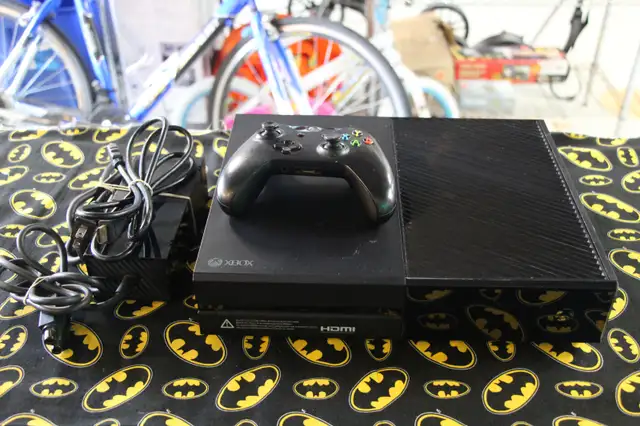 Xbox One Original  Bundle (#16867) in XBOX One in City of Halifax - Image 2