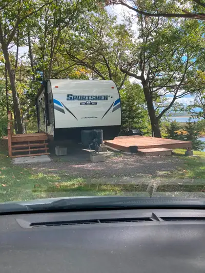 Beautiful Trailer Used like New! Door out from Bathroom & main Door Entrance. Must See! 2 Double Bun...