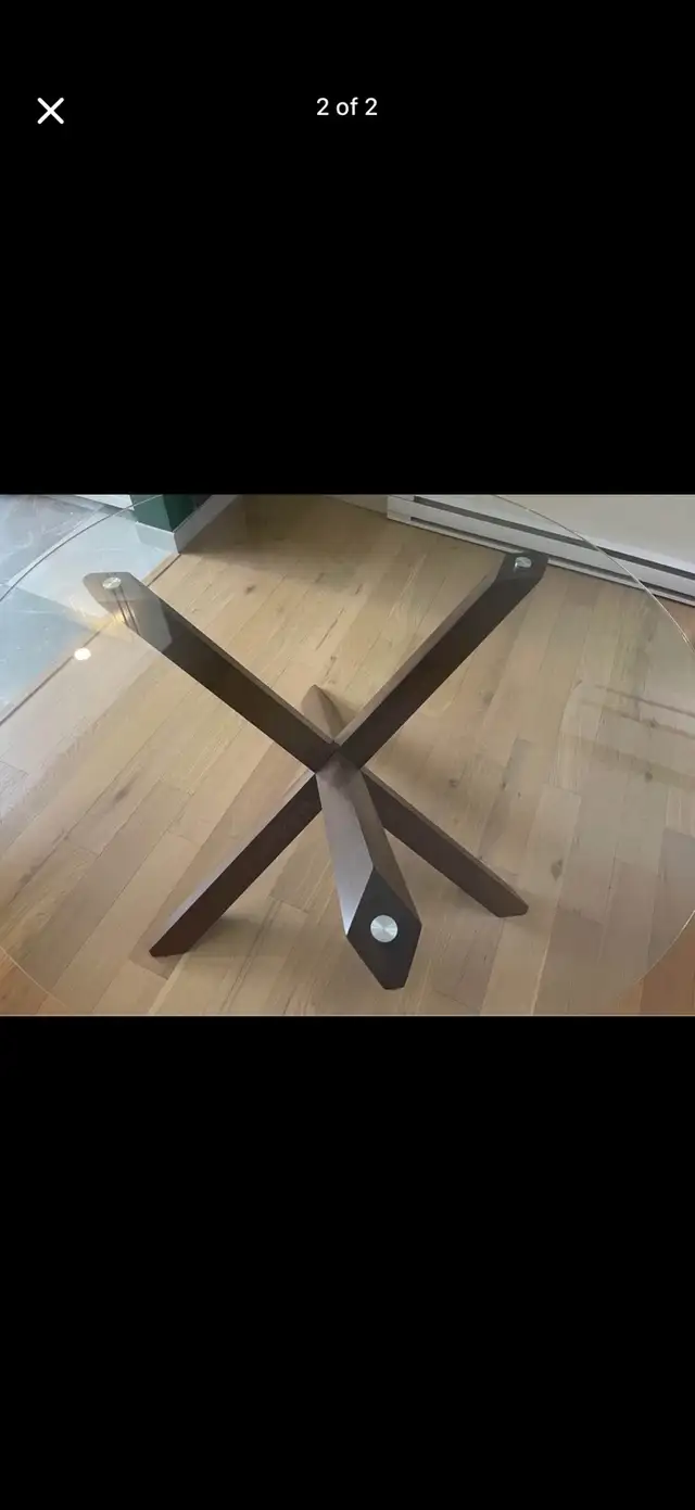Glass Round Dining Table in Dining Tables & Sets in Oakville / Halton Region - Image 3
