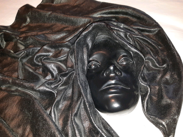 2 Moulages d'aspect cuir noir , visage d'ange dans Art et objets de collection  à Ville de Montréal - Image 3