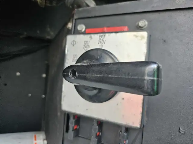 235 KVA MOBILE DIESEL POWER  GENERATOR, in Power Tools in Edmonton - Image 9