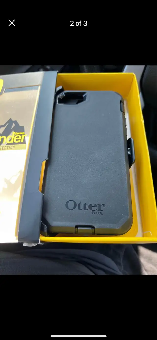 Otterbox defender series phone case Apple iPhone 7 / 8 and SE in Cell Phone Accessories in Hamilton - Image 3
