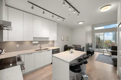Discover urban living at its finest in this 950 Sqft furnished condo located in Brentwood Burnaby. T...