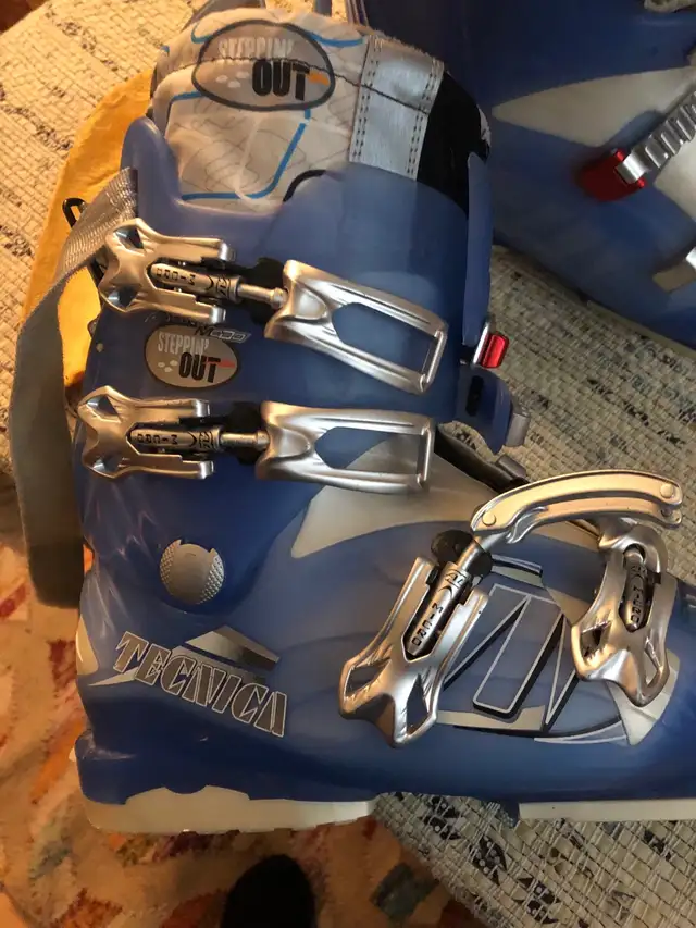 Tecnica Bottes de Ski in Ski in Laval / North Shore - Image 2
