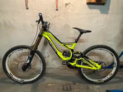 Specialized Demo 8 II Downhill Bike / Velo downhill, View more