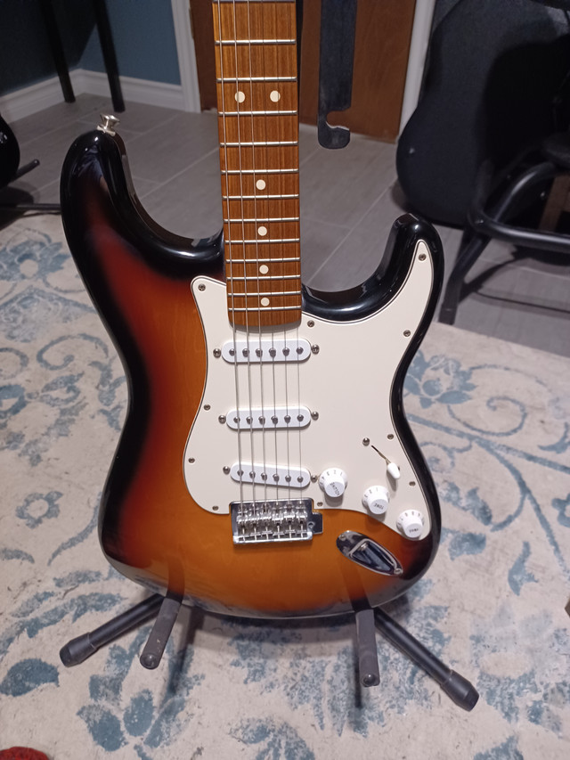Fender Guitar Stratocaster in Guitars in Kitchener / Waterloo - Image 3