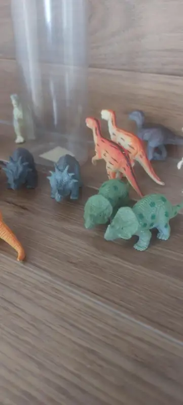 NATURE TUBE Explore the World DINOSAUR ADVENTURE 17 figures 1994 K&M International Each Figure is 2....