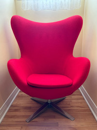 Chaise oeuf rouge de style scandinave