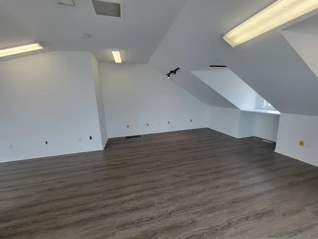Commercial Office Space - 488sq ft. ORANGEVILLE - Available Now in Commercial & Office Space for Rent in Oakville / Halton Region - Image 6
