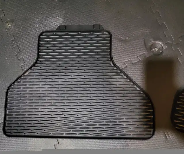 BMW X5 Floor Mats - Full Set in Vehicle Parts, Tires & Accessories in Kitchener / Waterloo - Image 5