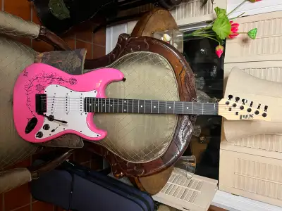 LYX PRO Stratocaster-Style Guitar - Hendrix in Pink, View more